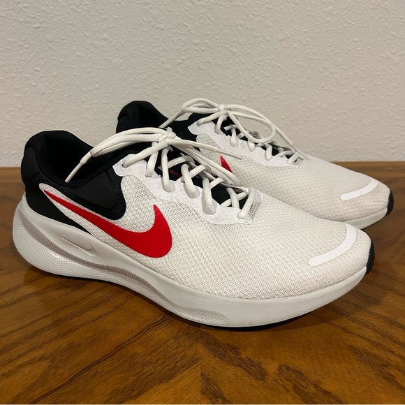 Nike Revolution 7 Men's Athletic Shoes Size 11 - Picture 1 of 6